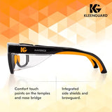 KleenGuard™ V30 Maverick™ - anteojos de seguridad (49312), con revestimiento antirreflejo, lentes transparentes, marco negro, unisex para hombres y mujeres (cantidad 12)