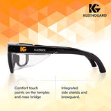 KleenGuard™ V30 Maverick™ - anteojos de seguridad (49309), con revestimiento antivaho, lentes transparentes, marco negro, unisex para hombres y mujeres (cantidad 12)